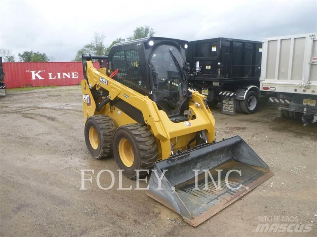 CAT 242D3 Ładowarki burtowe