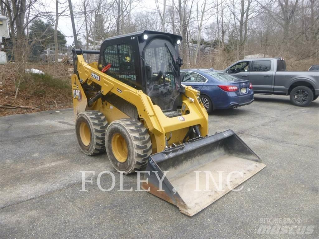 CAT 242D3 Ładowarki burtowe