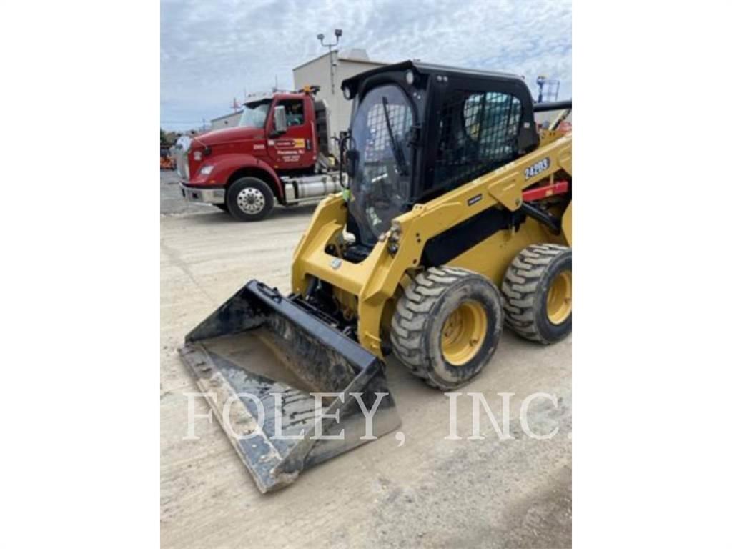 CAT 242D3 Ładowarki burtowe