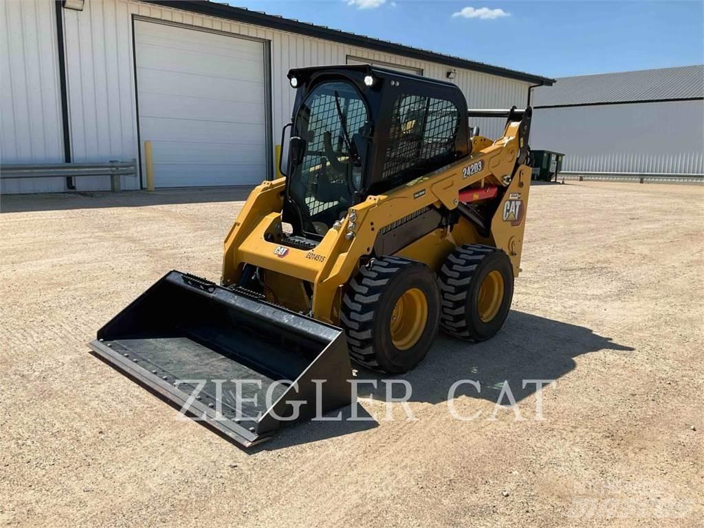 CAT 242D3 Ładowarki burtowe