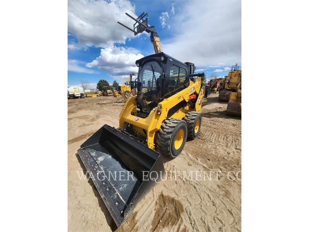 CAT 242D3 Ładowarki burtowe