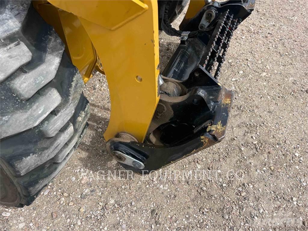 CAT 242D3 Ładowarki burtowe