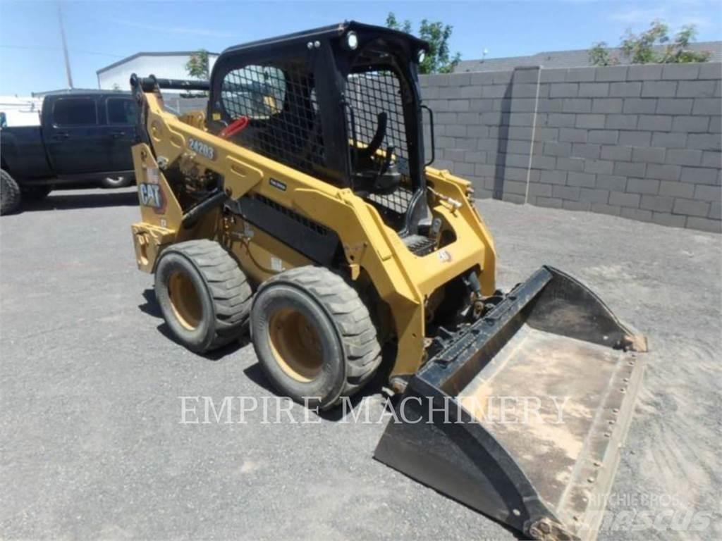 CAT 242D3 Ładowarki burtowe