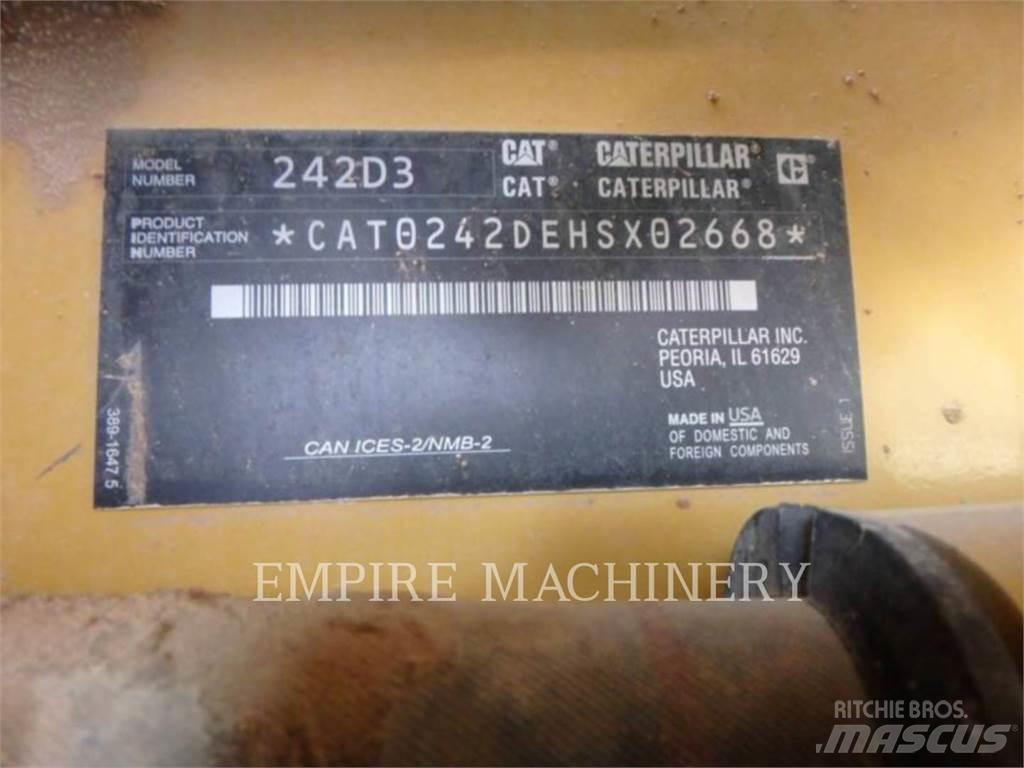 CAT 242D3 Ładowarki burtowe