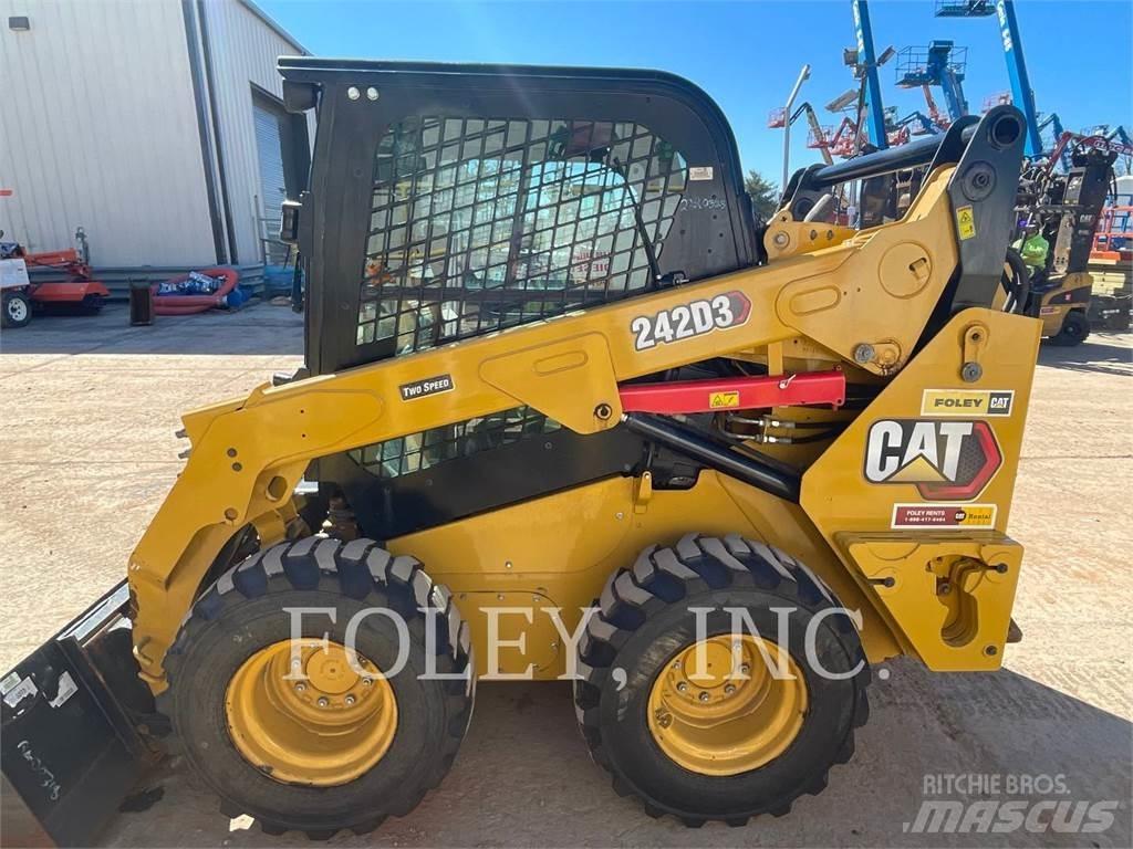 CAT 242D3 Ładowarki burtowe