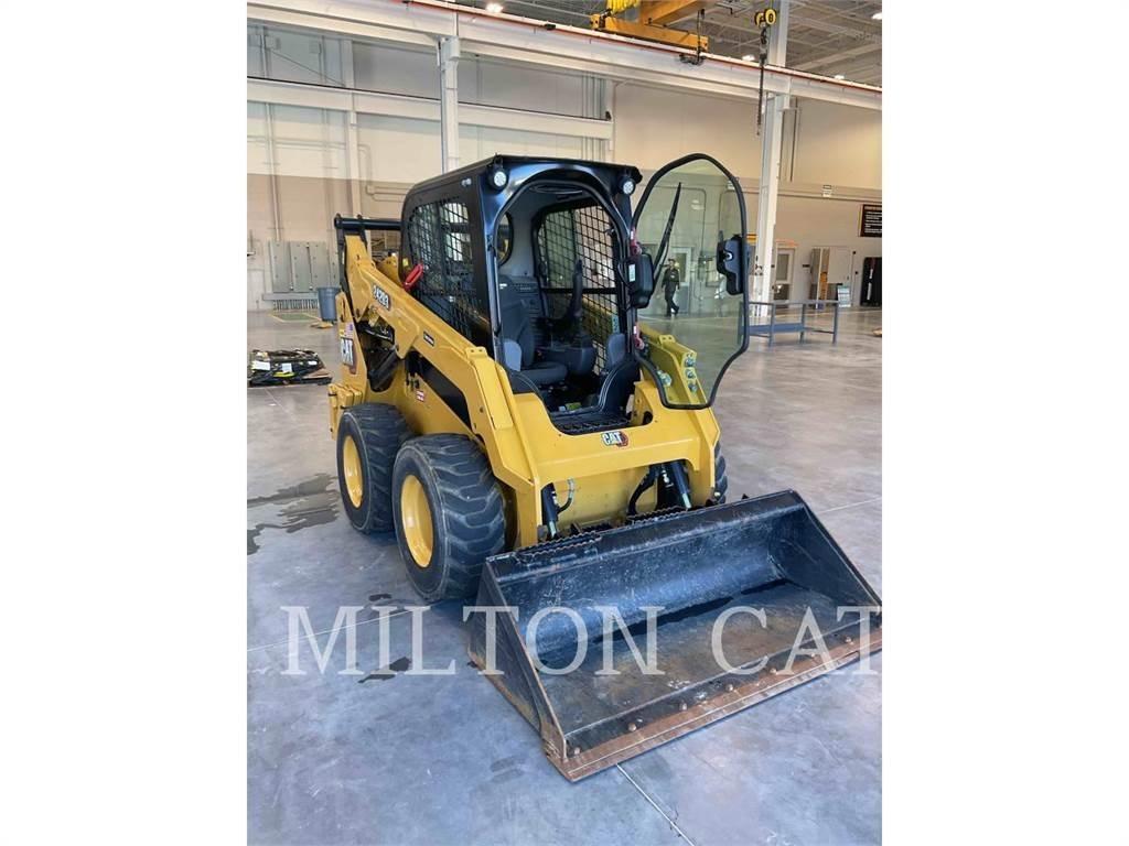 CAT 242D3 Ładowarki burtowe