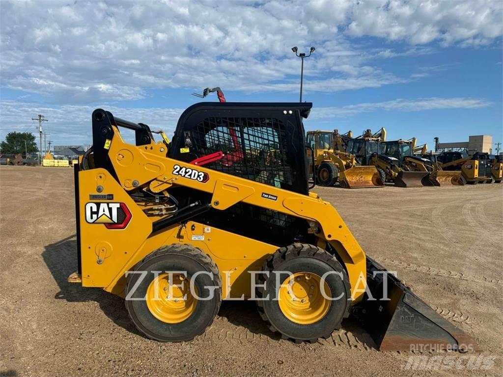 CAT 242D3 Ładowarki burtowe