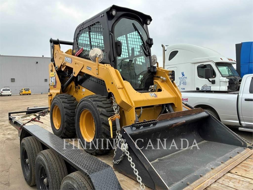 CAT 242D3 Ładowarki burtowe