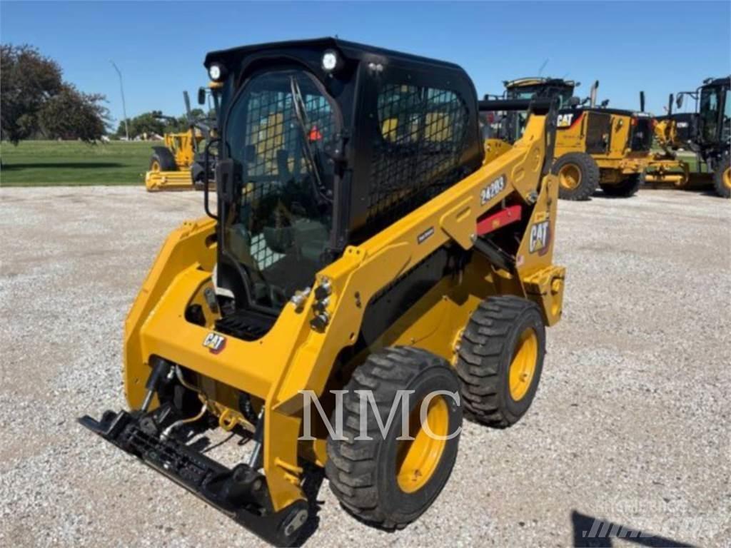 CAT 242D3 Ładowarki burtowe