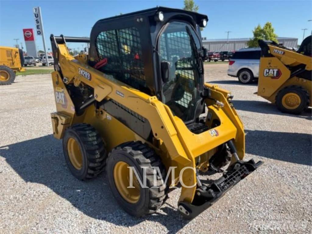 CAT 242D3 Ładowarki burtowe
