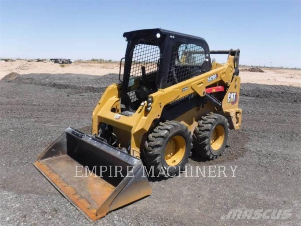 CAT 242D3 Ładowarki burtowe