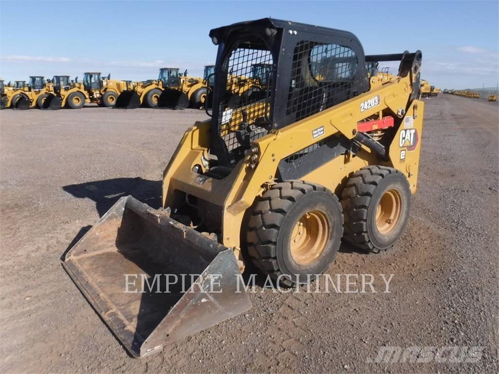 CAT 242D3 Ładowarki burtowe