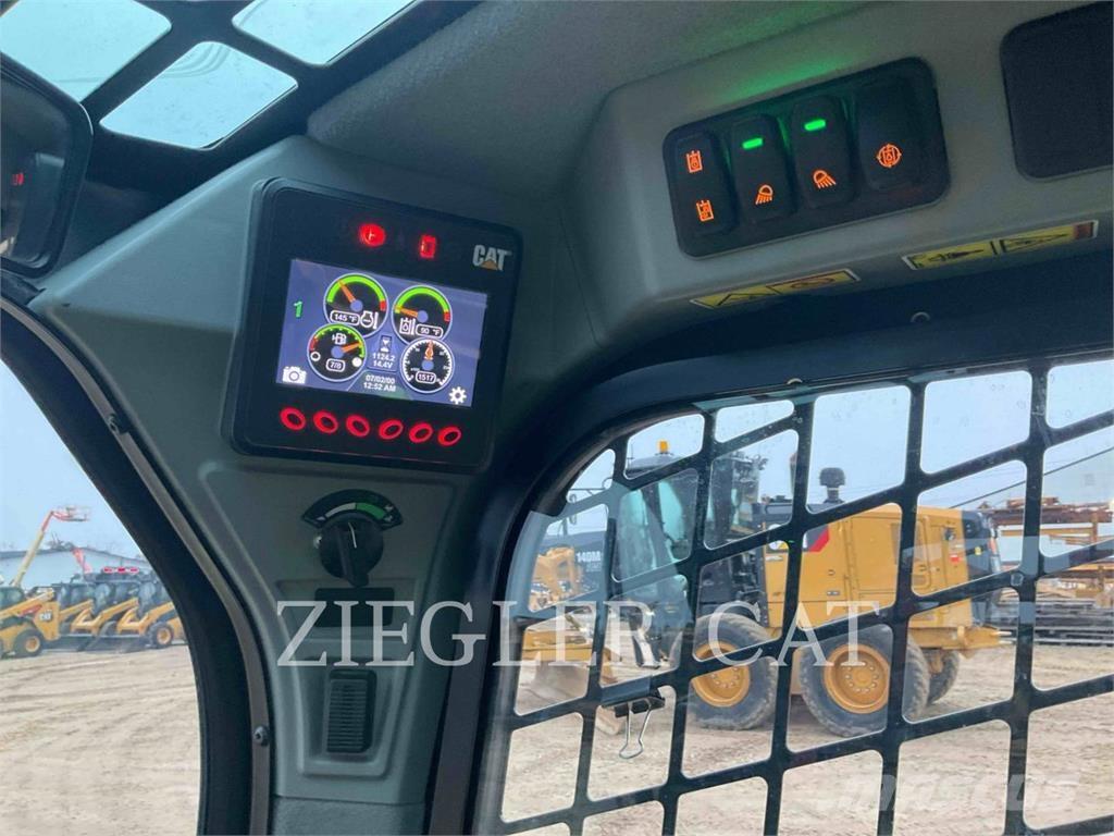 CAT 242D3 Ładowarki burtowe