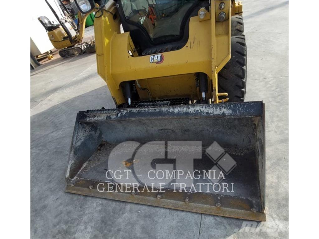 CAT 242D3 Ładowarki burtowe