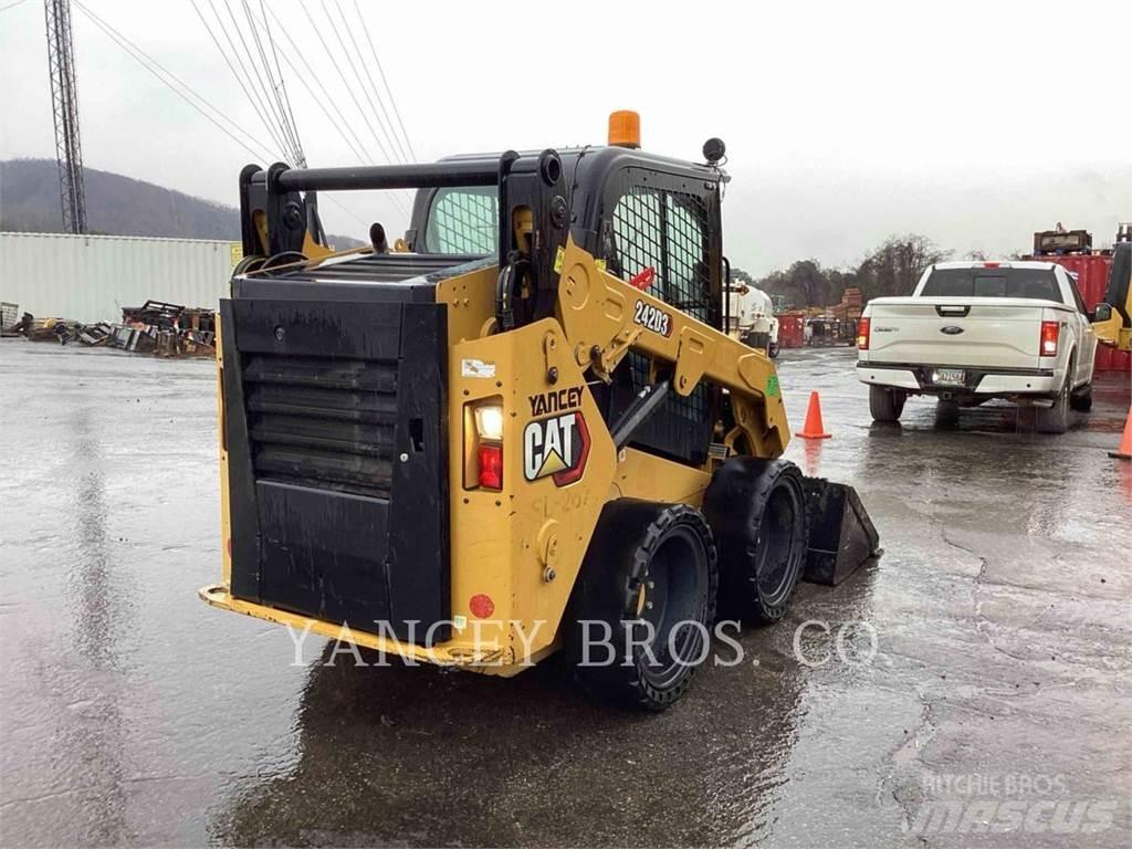 CAT 242D3 AC Ładowarki burtowe