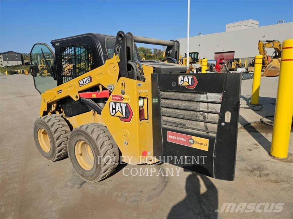 CAT 242D3STD2C Ładowarki burtowe