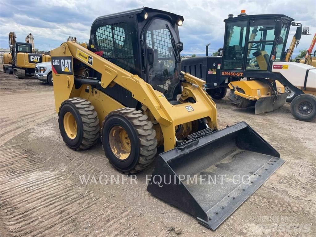 CAT 246D Ładowarki burtowe