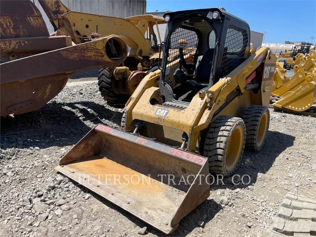CAT 246D Ładowarki burtowe