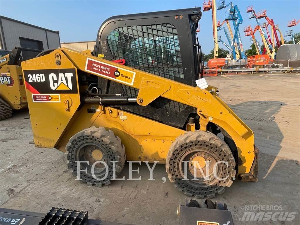 CAT 246D Ładowarki burtowe