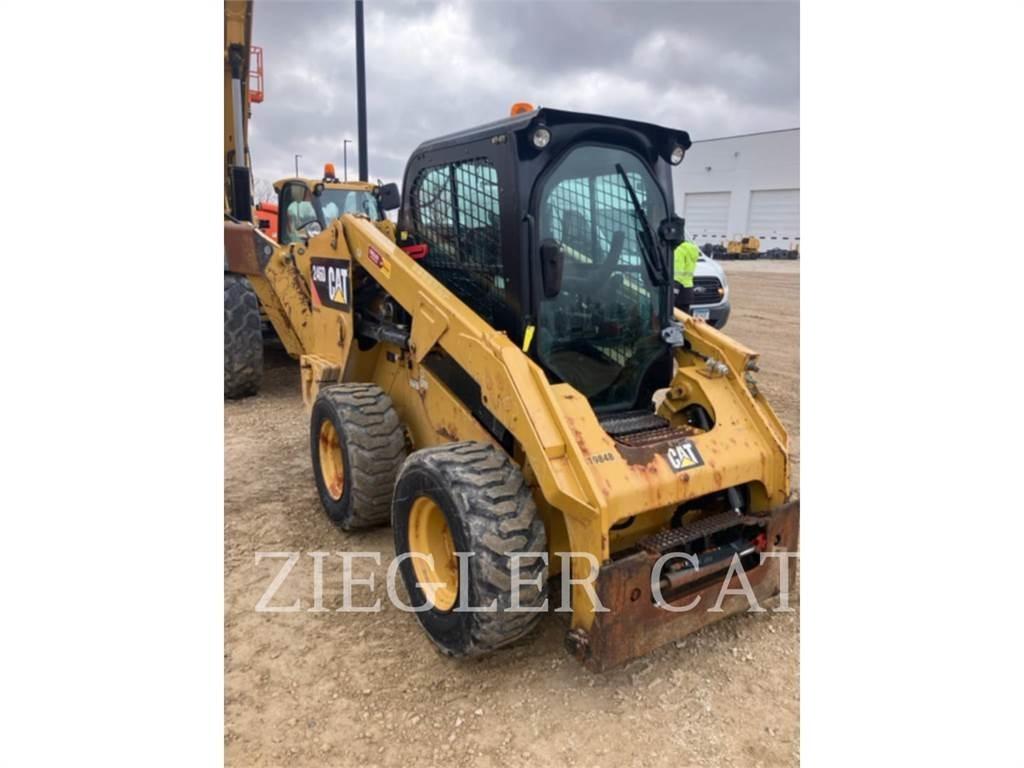 CAT 246D Ładowarki burtowe