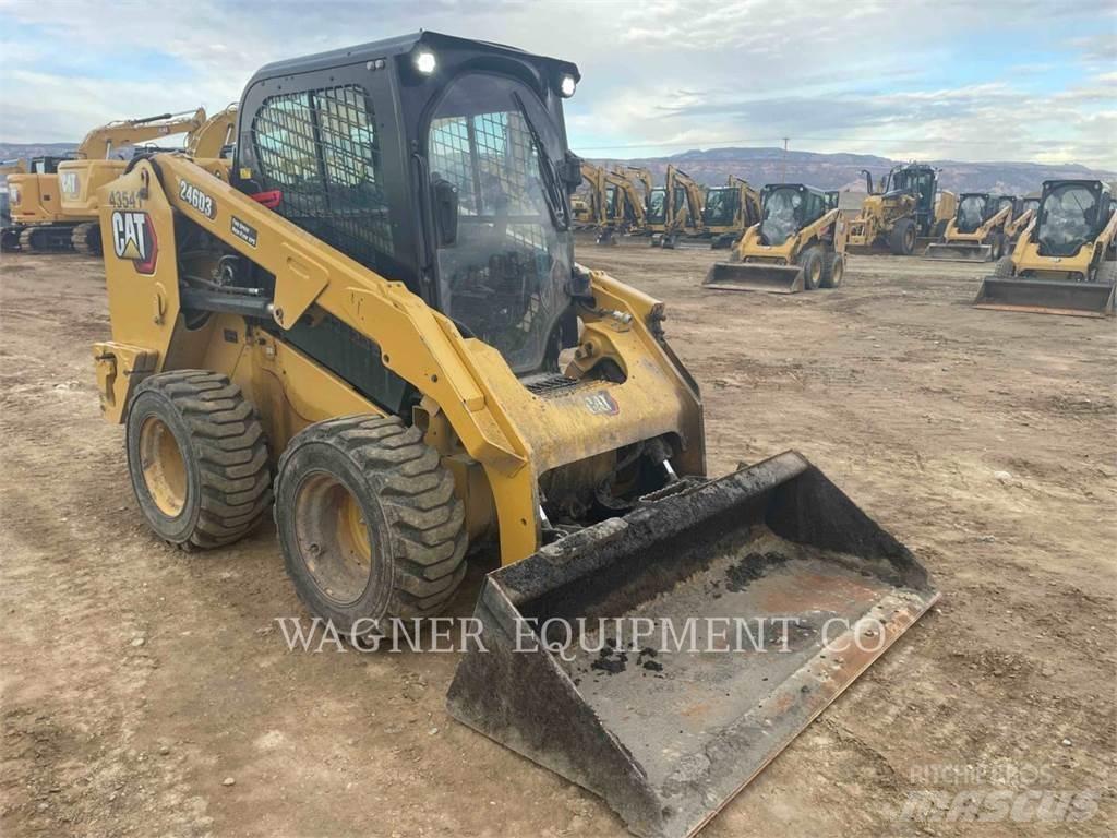 CAT 246D3 Ładowarki burtowe