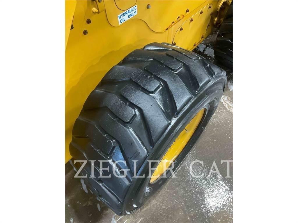 CAT 246D3 Ładowarki burtowe