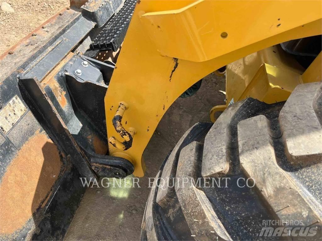 CAT 246D3 Ładowarki burtowe