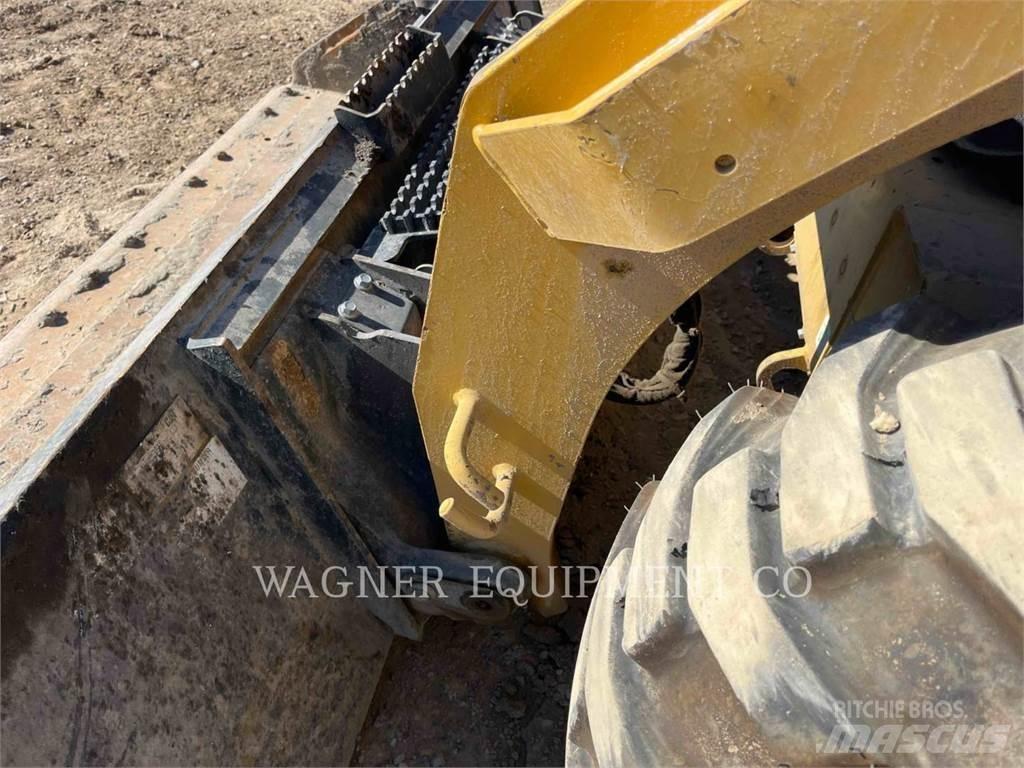 CAT 246D3 Ładowarki burtowe