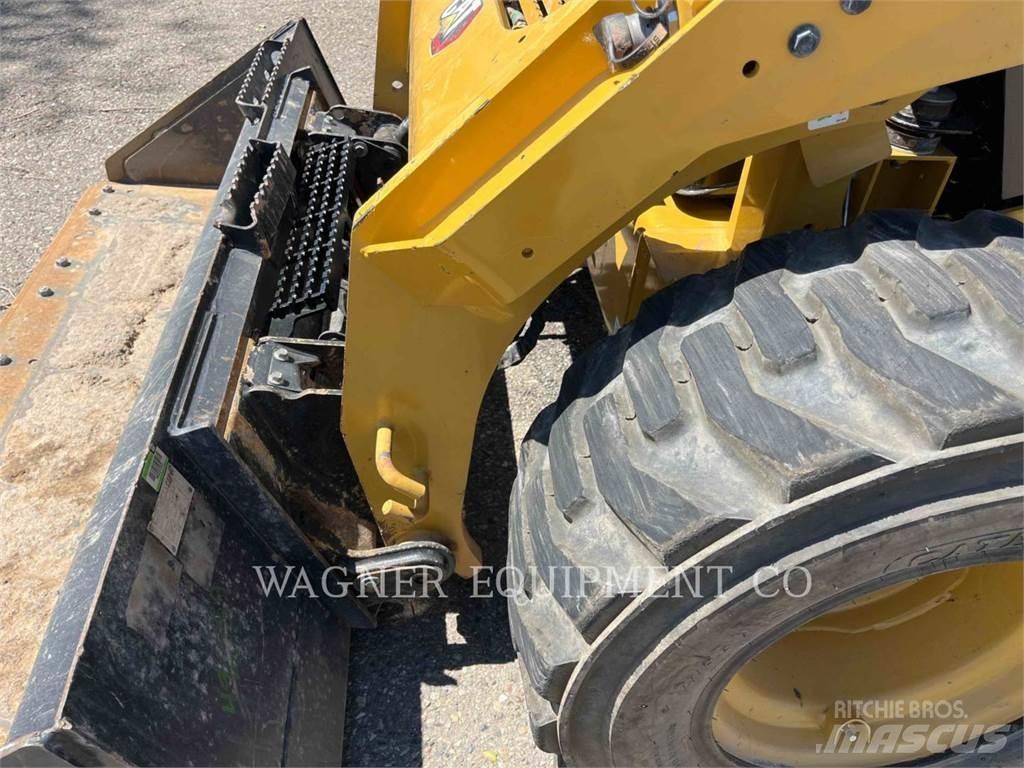 CAT 246D3 Ładowarki burtowe