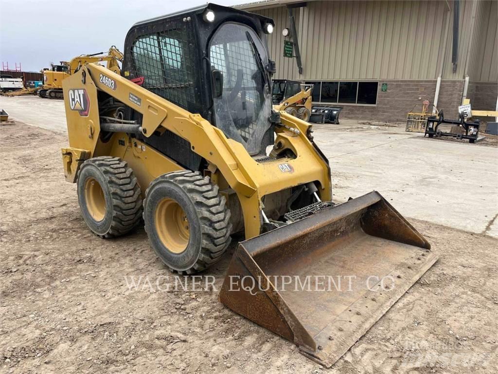 CAT 246D3 Ładowarki burtowe