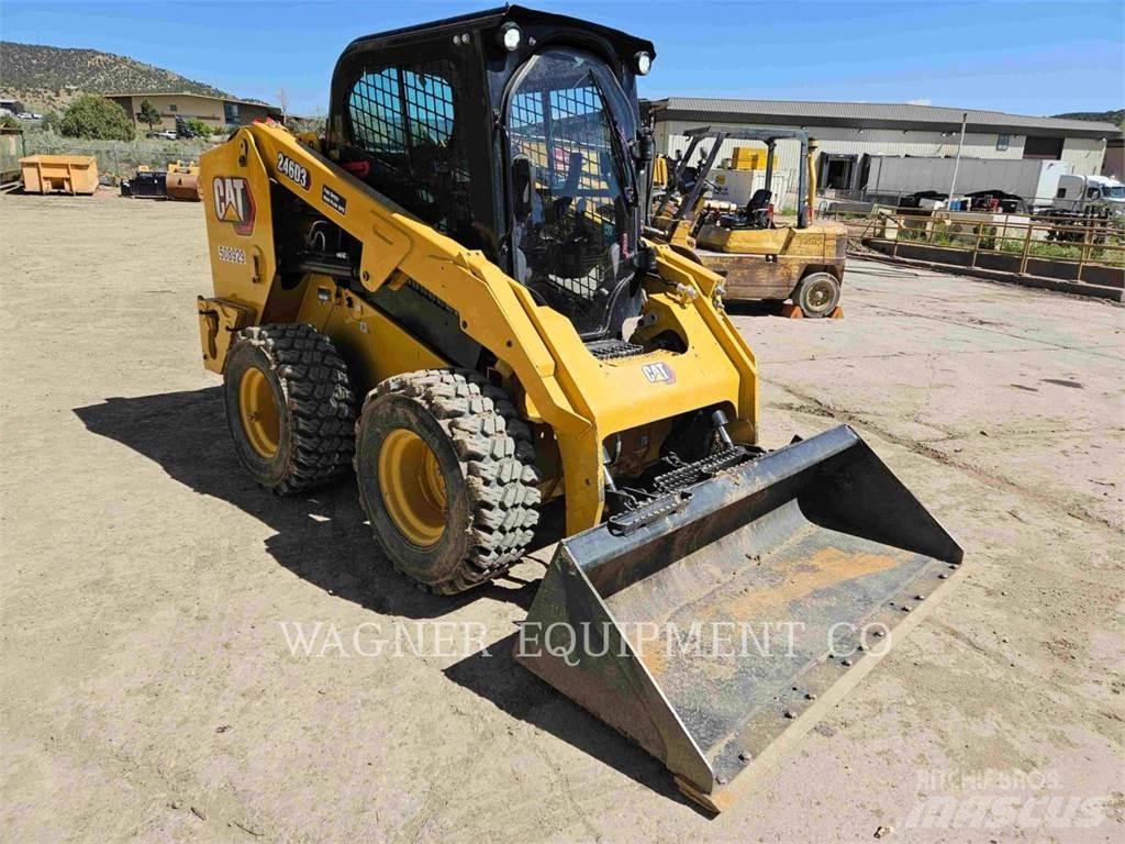 CAT 246D3 Ładowarki burtowe