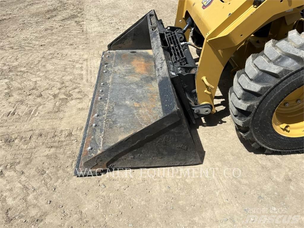 CAT 246D3 Ładowarki burtowe