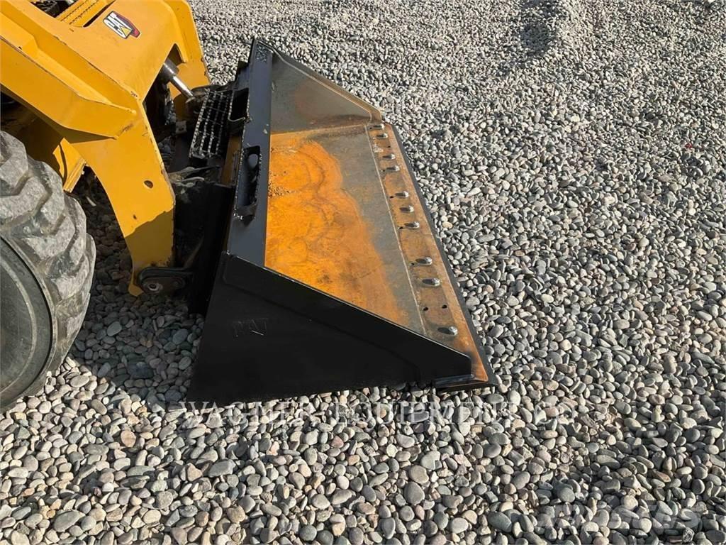 CAT 246D3 Ładowarki burtowe