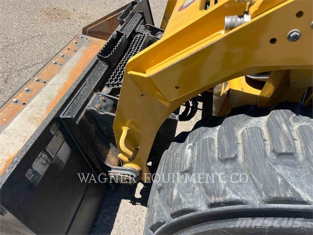 CAT 246D3 Ładowarki burtowe