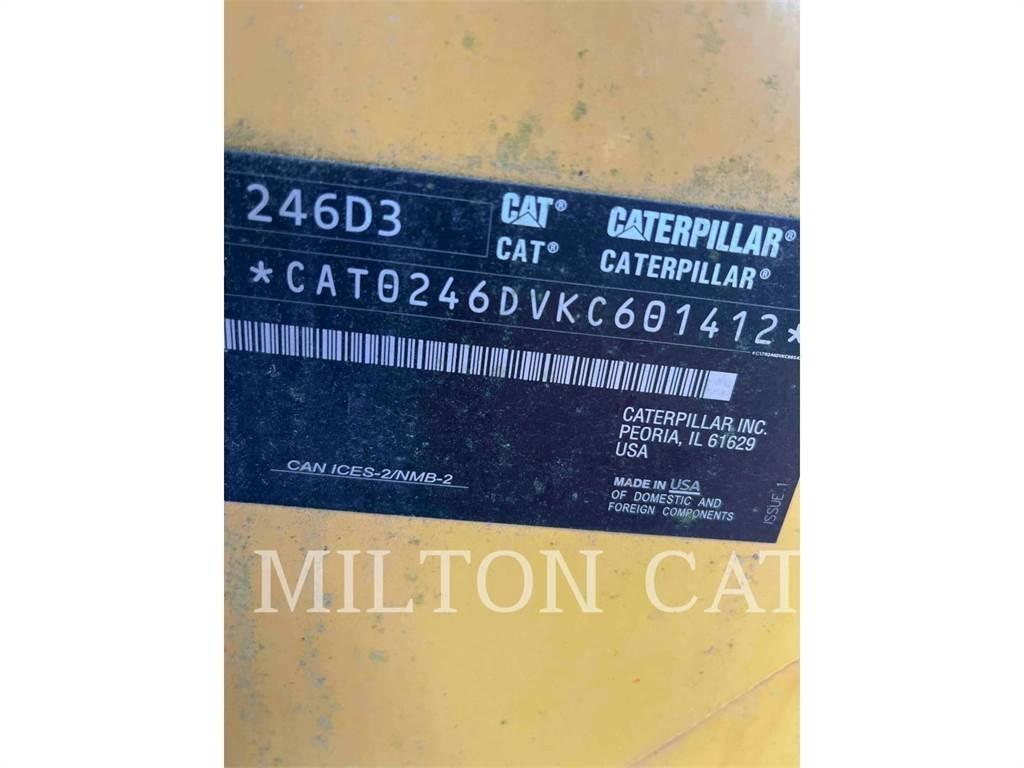 CAT 246D3 Ładowarki burtowe