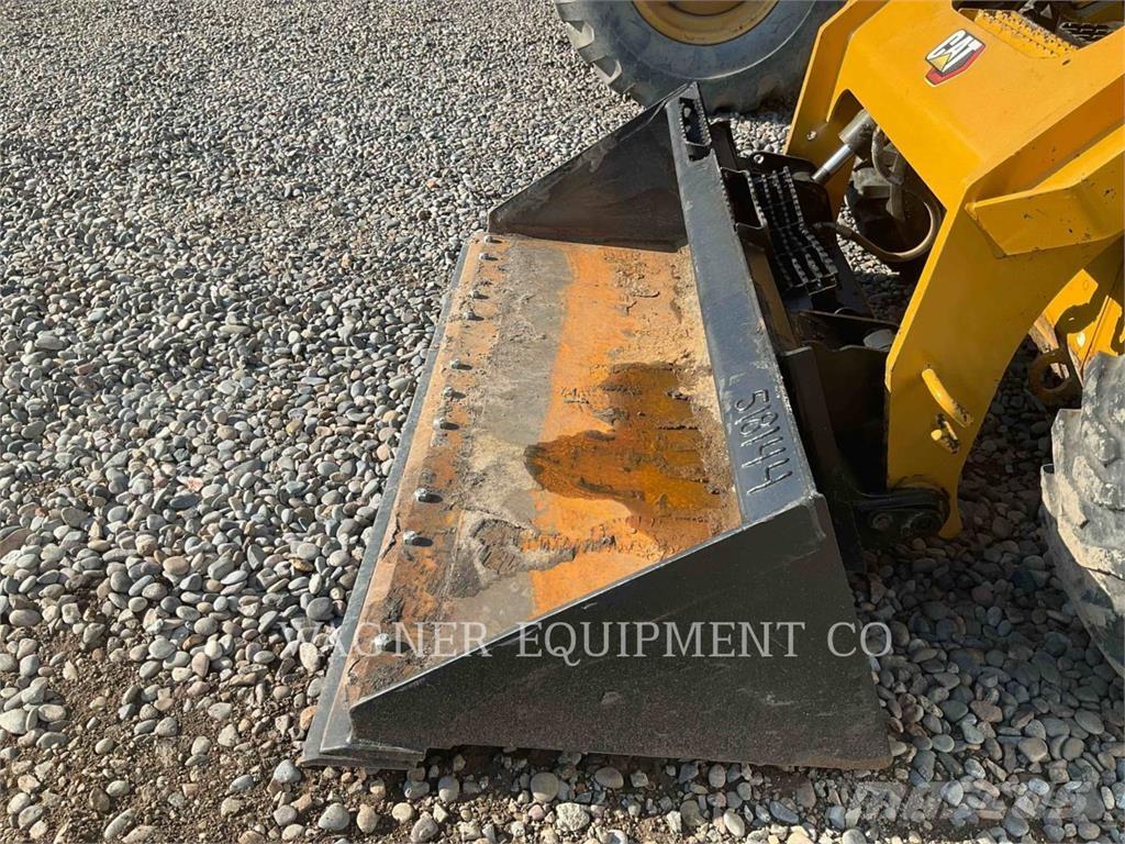 CAT 246D3 Ładowarki burtowe