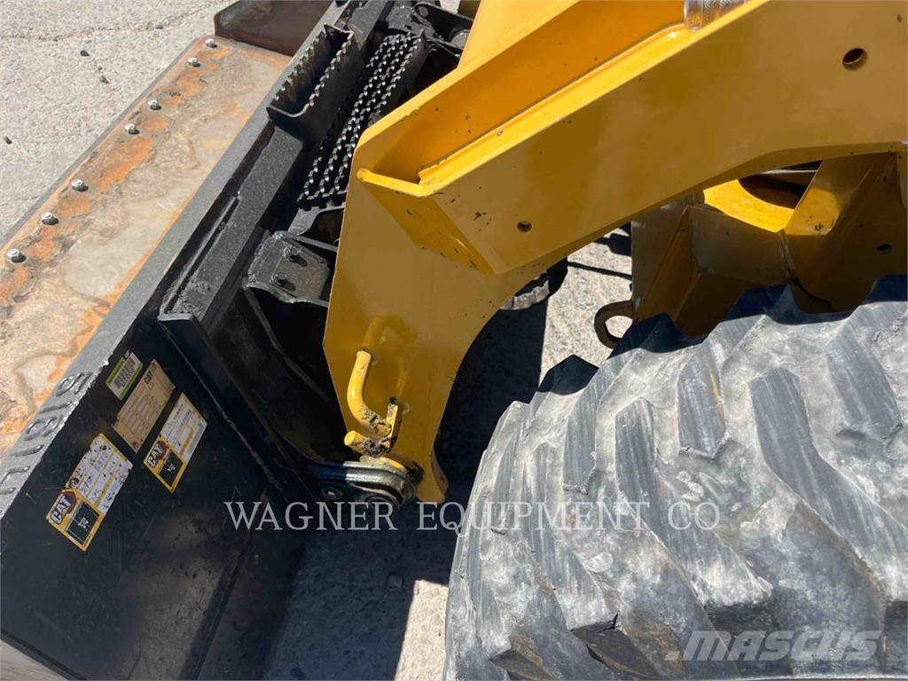 CAT 246D3 Ładowarki burtowe