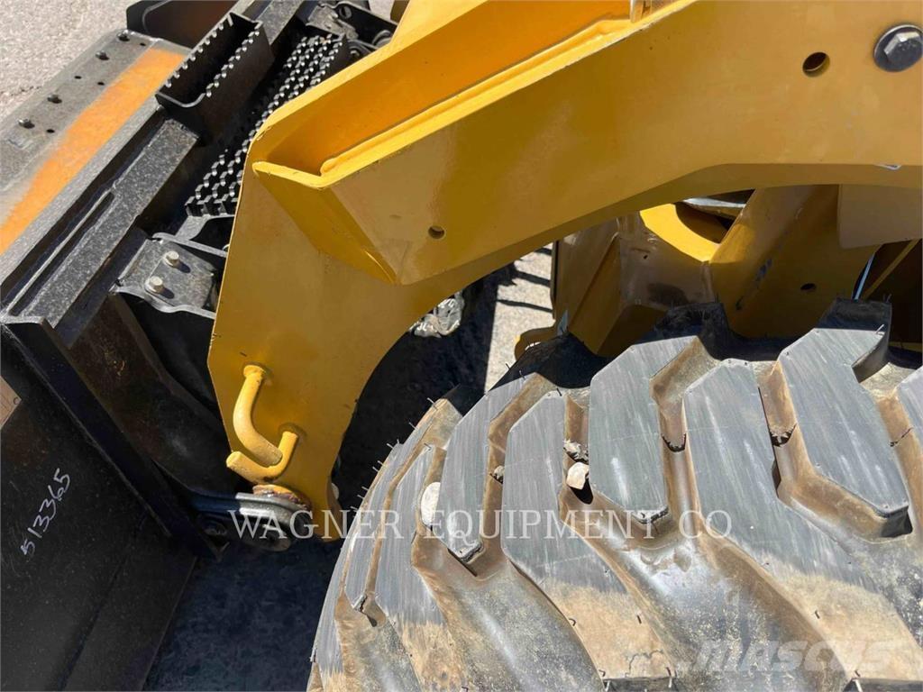 CAT 246D3 Ładowarki burtowe