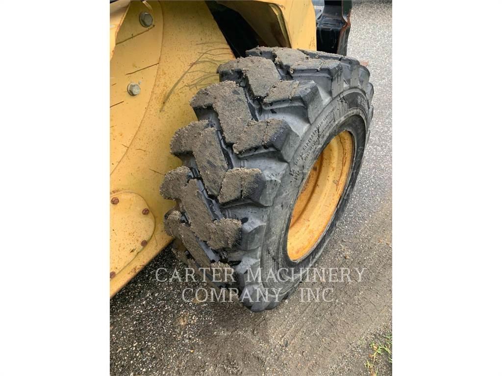 CAT 252 Ładowarki burtowe