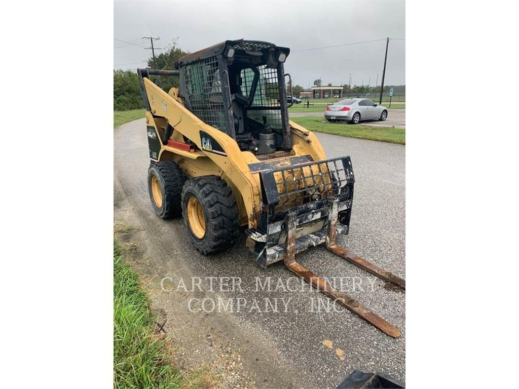 CAT 252 Ładowarki burtowe