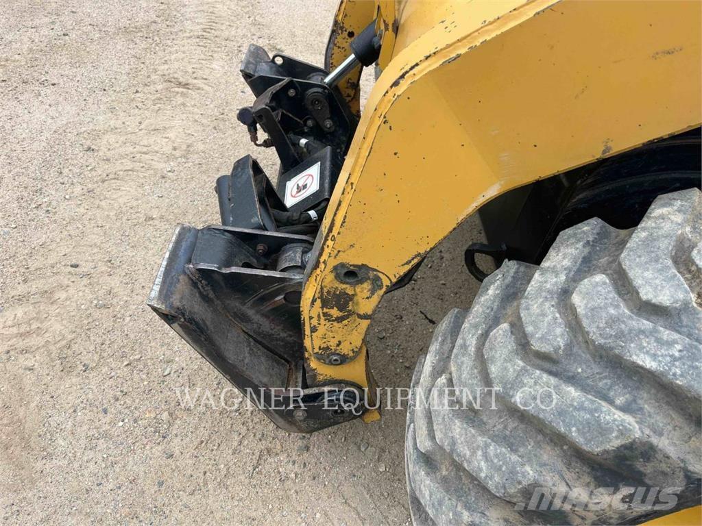 CAT 252B Ładowarki burtowe