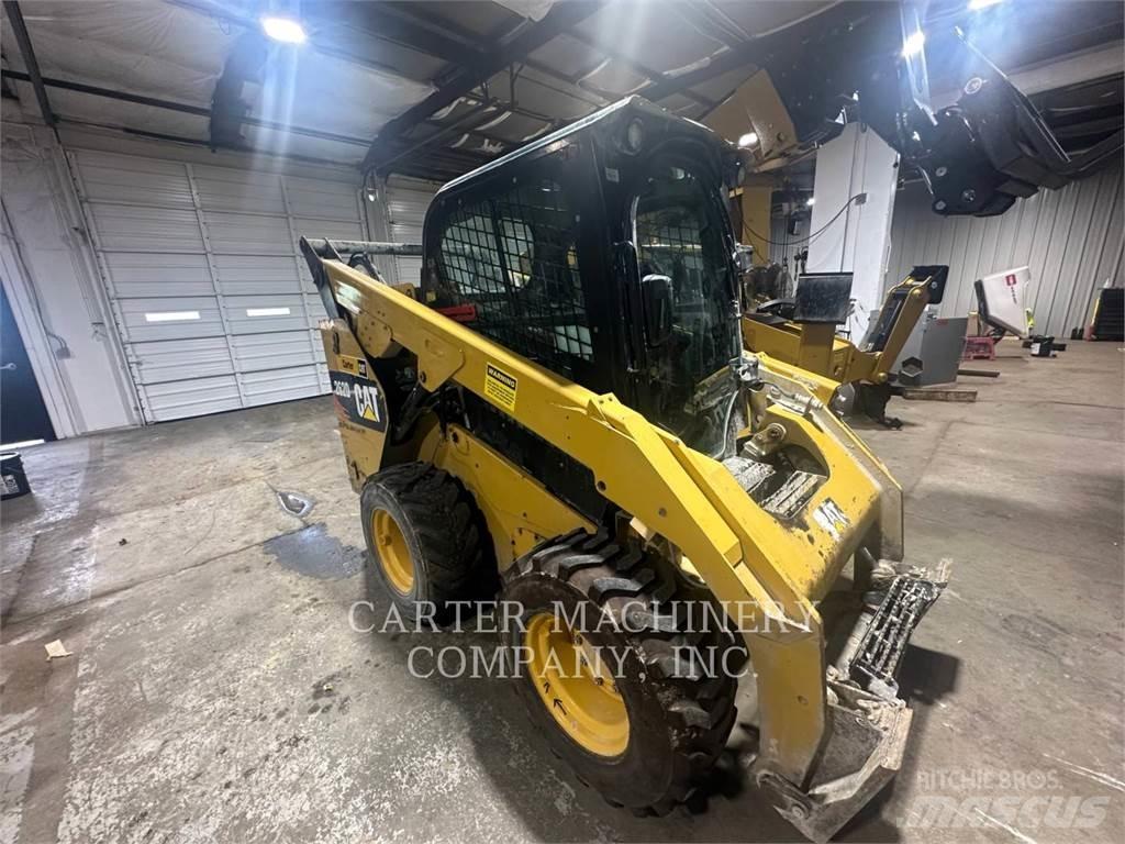 CAT 262D Ładowarki burtowe