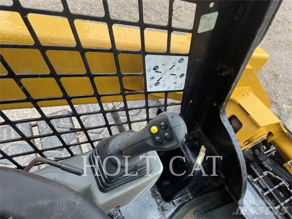 CAT 262D3 Ładowarki burtowe