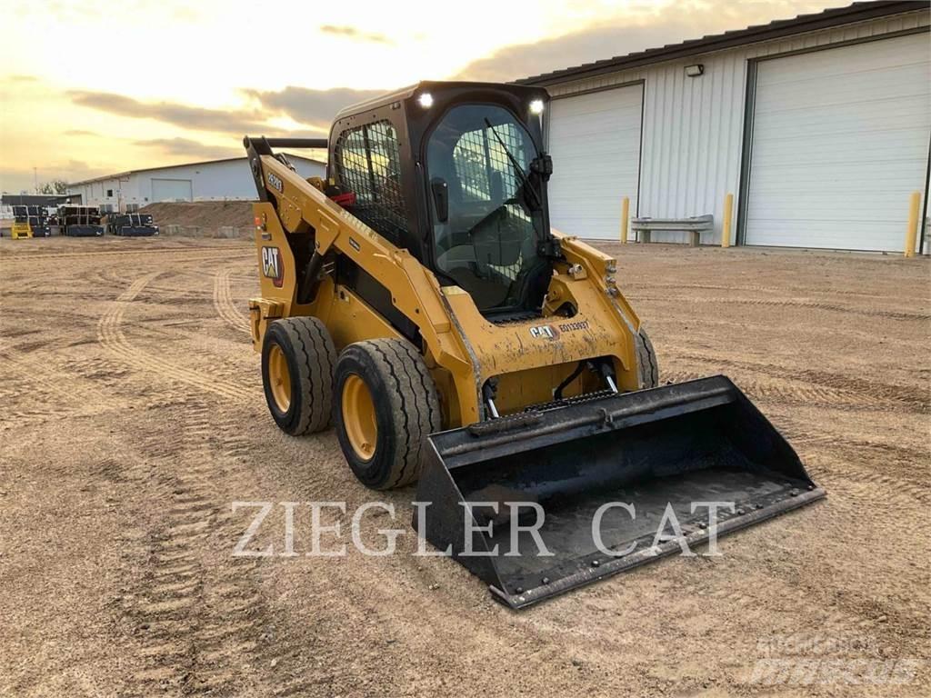 CAT 262D3 Ładowarki burtowe