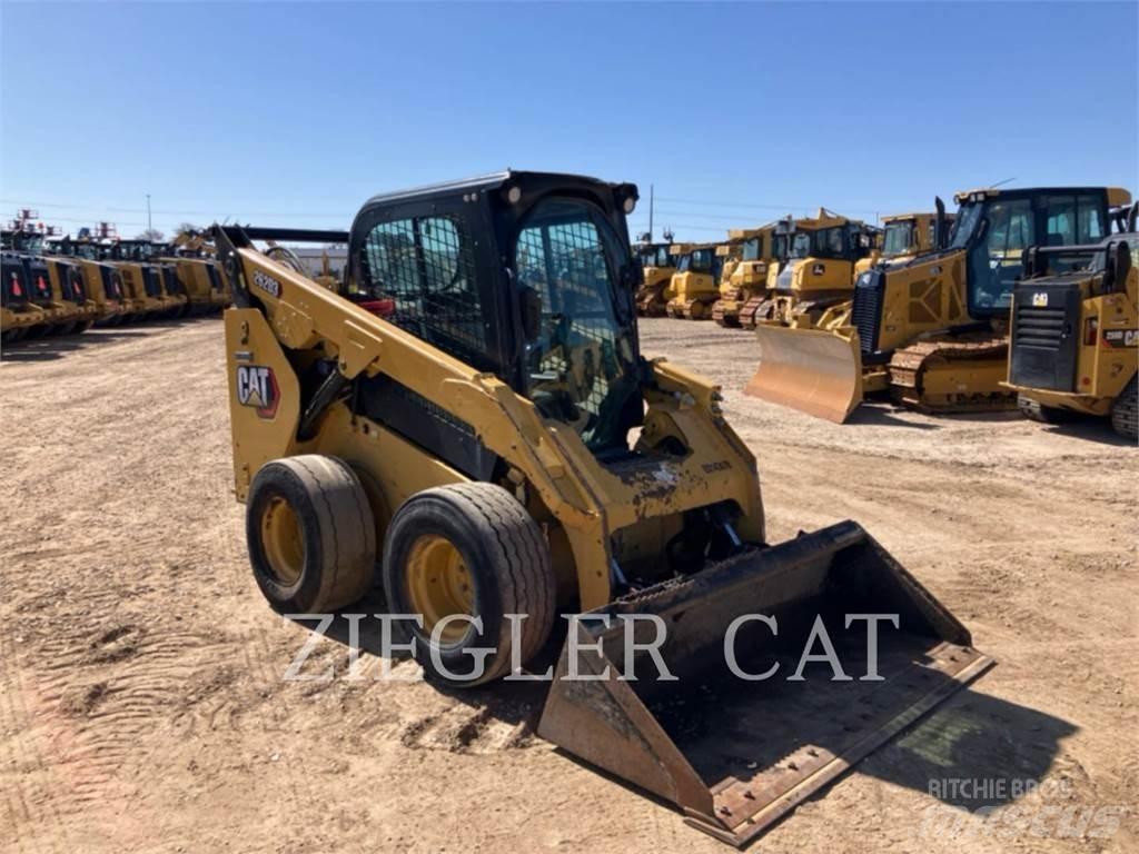CAT 262D3 Ładowarki burtowe