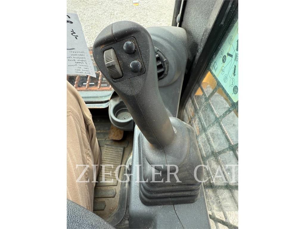 CAT 262D3 Ładowarki burtowe