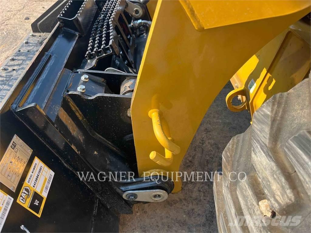 CAT 262D3 Ładowarki burtowe