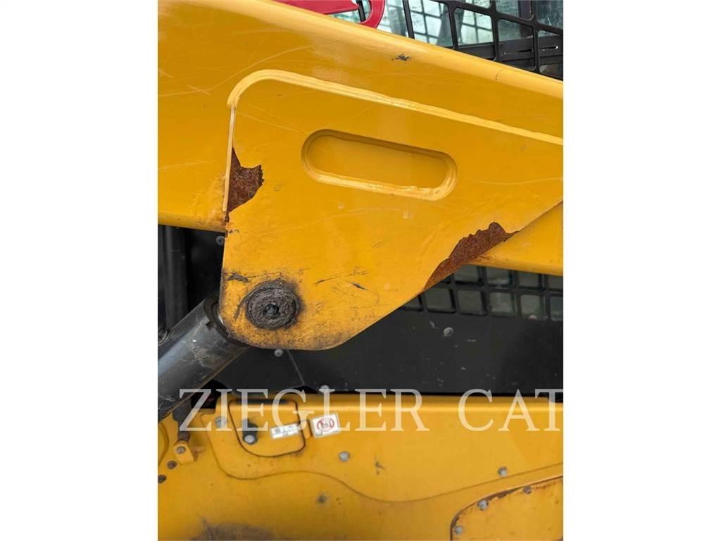 CAT 262D3 Ładowarki burtowe