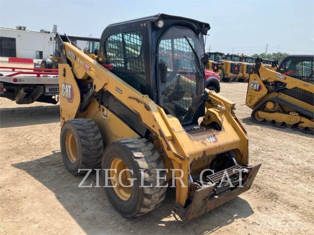 CAT 262D3 Ładowarki burtowe