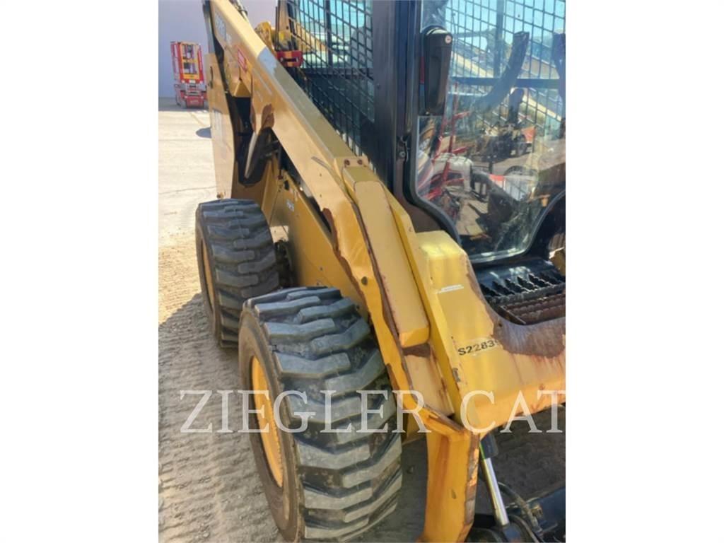 CAT 262D3 Ładowarki burtowe